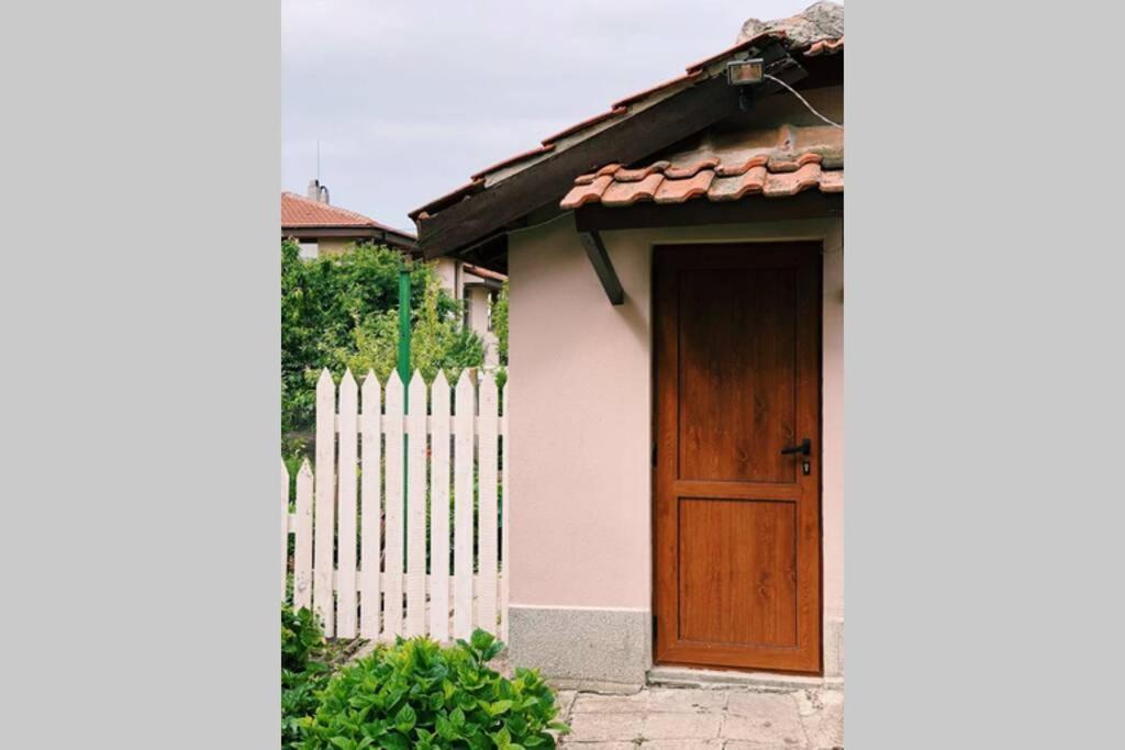 布尔加斯Cute Little House With A White Picket Fence别墅 外观 照片